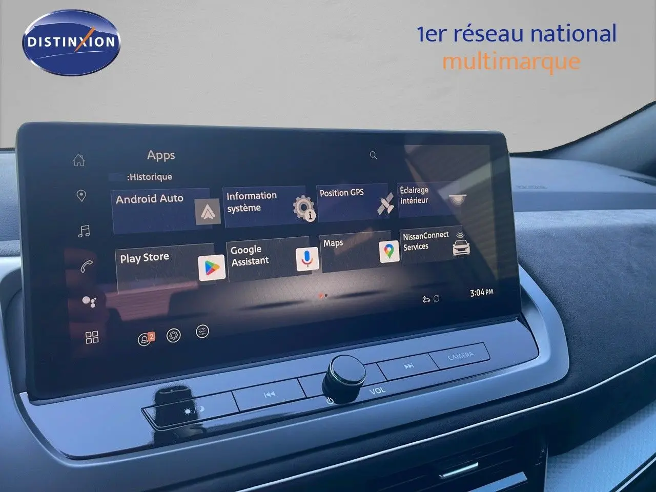 Écran tactile central du Nissan Qashqai 2025 affichant les applications Android Auto et GPS, intérieur moderne gris.