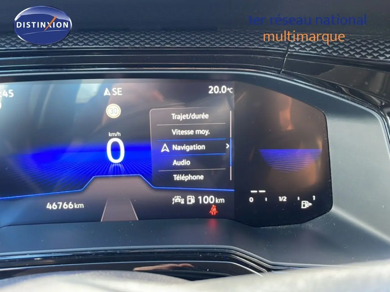 Tableau de bord numérique de Volkswagen Taigo 2022, affichant la navigation et la vitesse à 0 km/h.