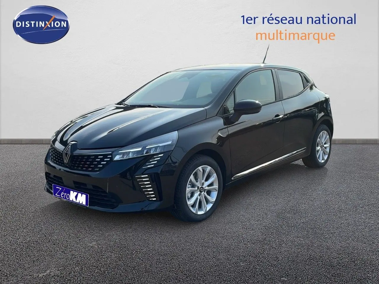 Renault Clio 2025 noir étoile métal vue 3/4 avant droit avec feux LED et jantes alliage argentées.
