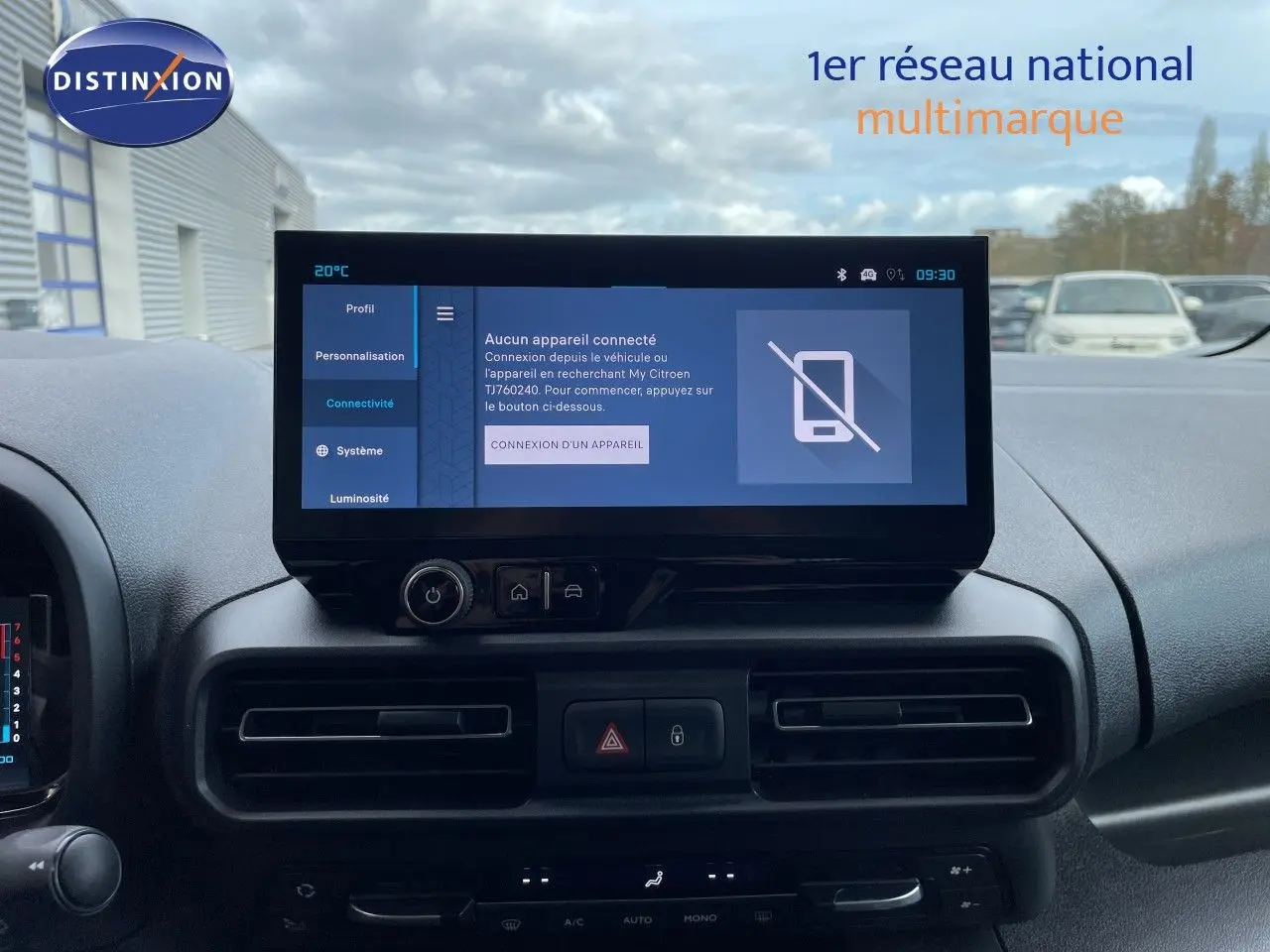 Vue du tableau de bord du Citroën Berlingo 2026, écran tactile central affichant la connexion Bluetooth inactive.