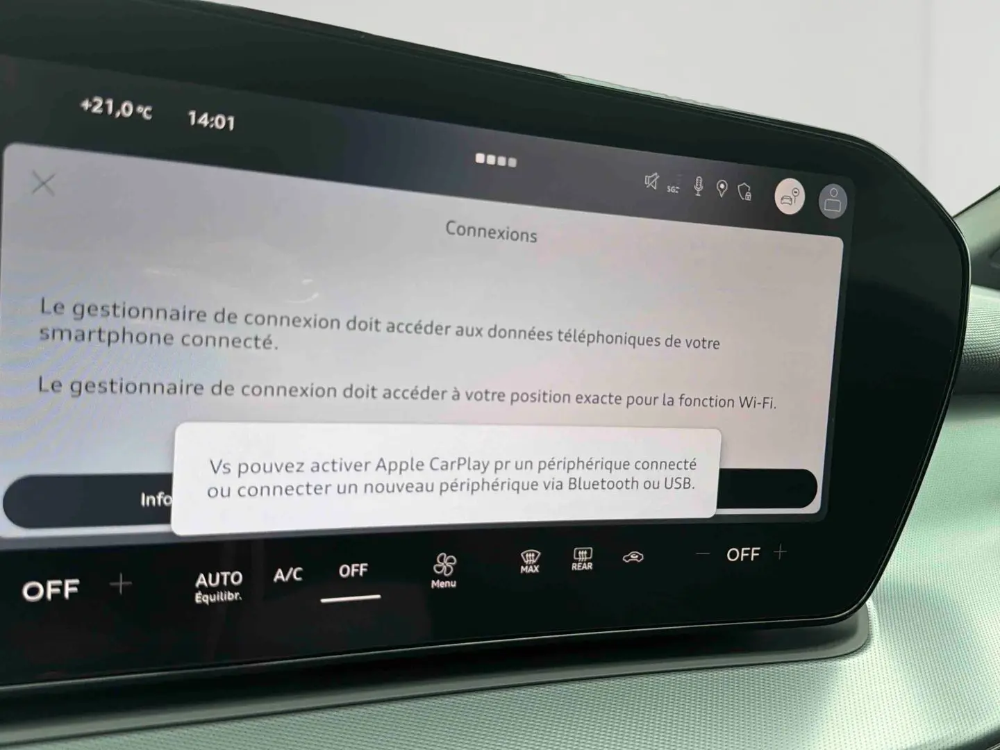 Écran tactile central de l'Audi Q3 Sportback 2026 affichant les options de connexion smartphone.