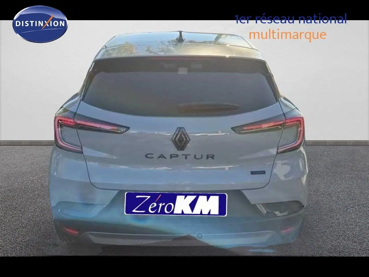 Vue arrière d'un Renault Captur gris Rafale métallisé avec toit gris, affichant ses feux LED caractéristiques.