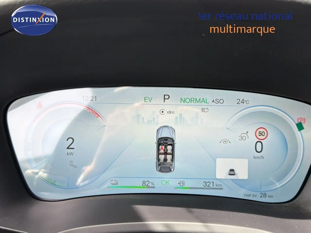 Tableau de bord numérique du BYD SEAL U 2026 affichant l’autonomie, la vitesse à 0 km/h et l’état de charge à 82%.