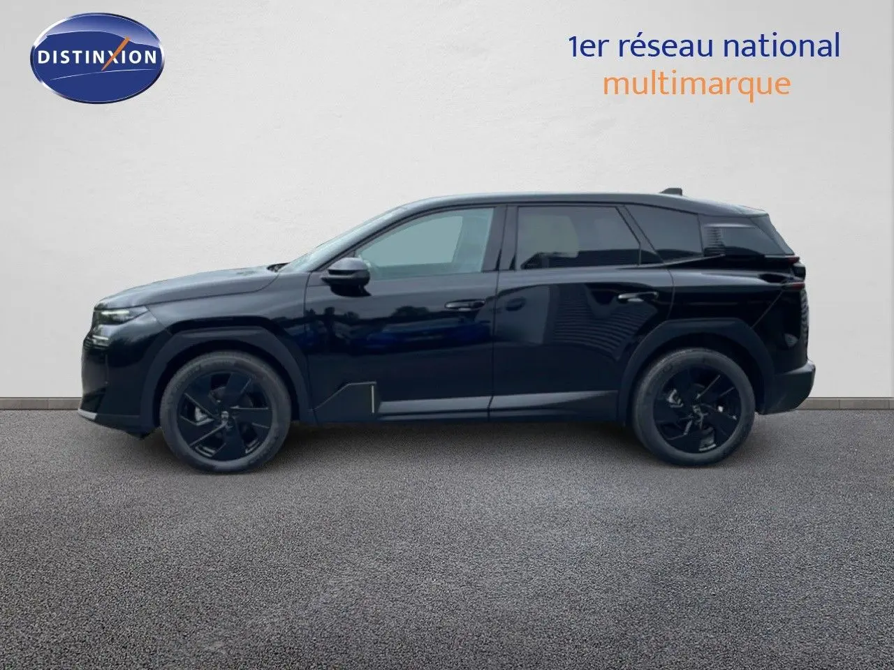 Profil côté gauche du Citroën C5 Aircross 2026 noir Perla Nera, avec jantes noires et lignes modernes.
