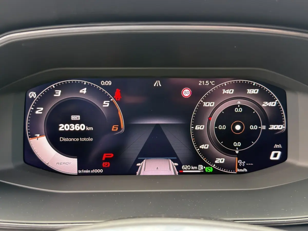 Affichage numérique du combiné d'instruments du CUPRA Formentor 2.0 TDI, avec indicateurs de vitesse et régime moteur.