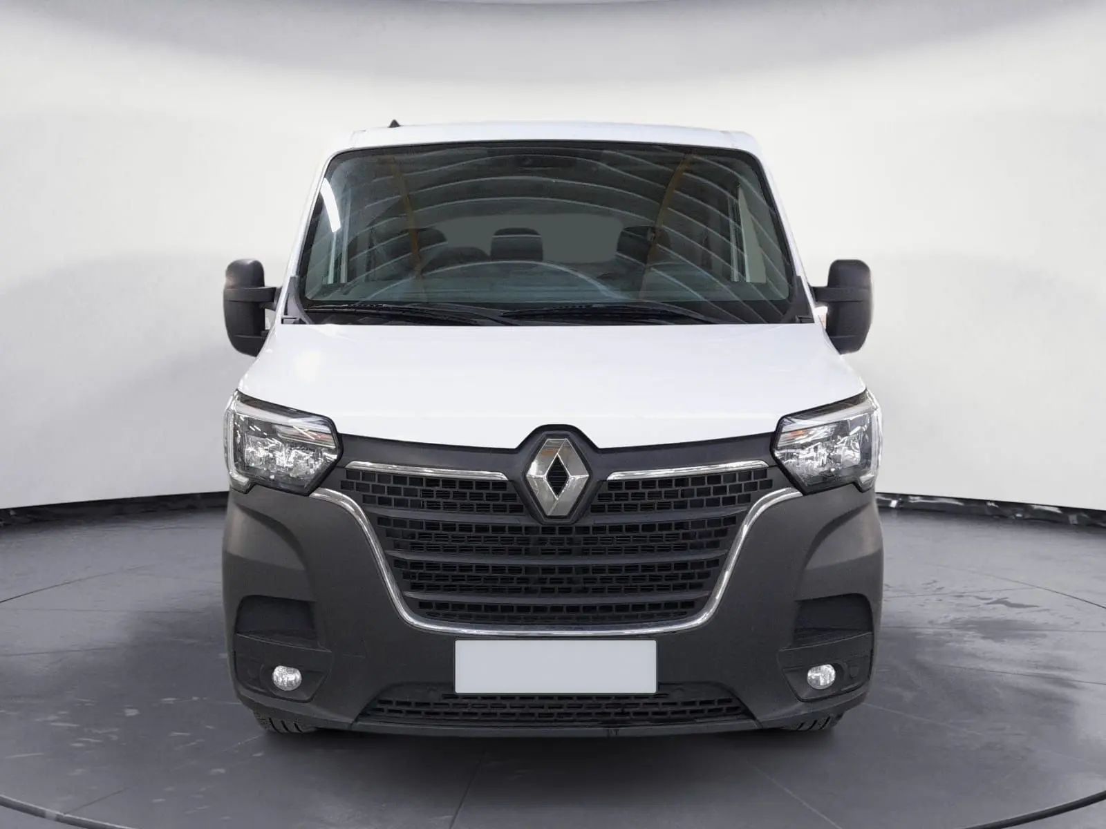 Vue de face d’un Renault Master blanc 2023 avec calandre noire et plaque d’immatriculation française visible.