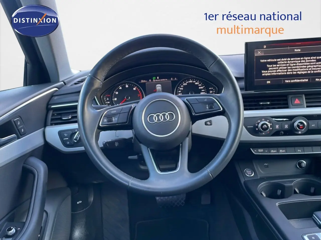 Intérieur de l'Audi A4 Avant 35 2.0 TFSI 2021, vue frontale sur le volant et tableau de bord moderne.