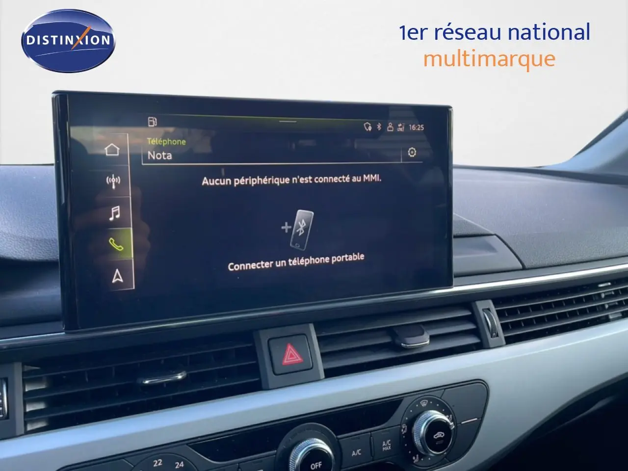 Écran central tactile du tableau de bord de l'Audi A4 Avant gris Manhattan, affichant la connexion Bluetooth inactive.