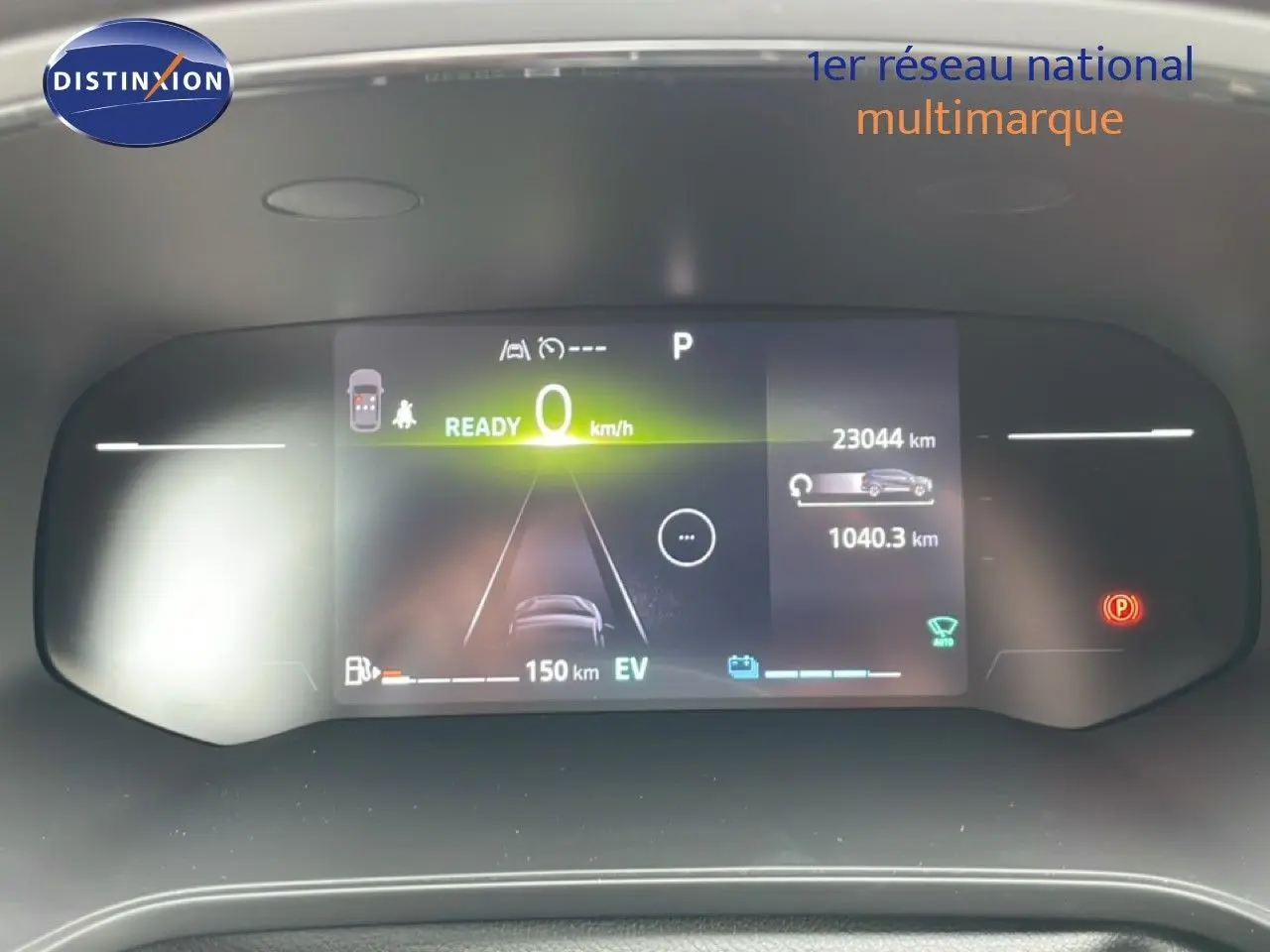 Tableau de bord numérique de Renault Symbioz gris Rafale, affichant la vitesse à 0 km/h et l'autonomie électrique à 150 km.