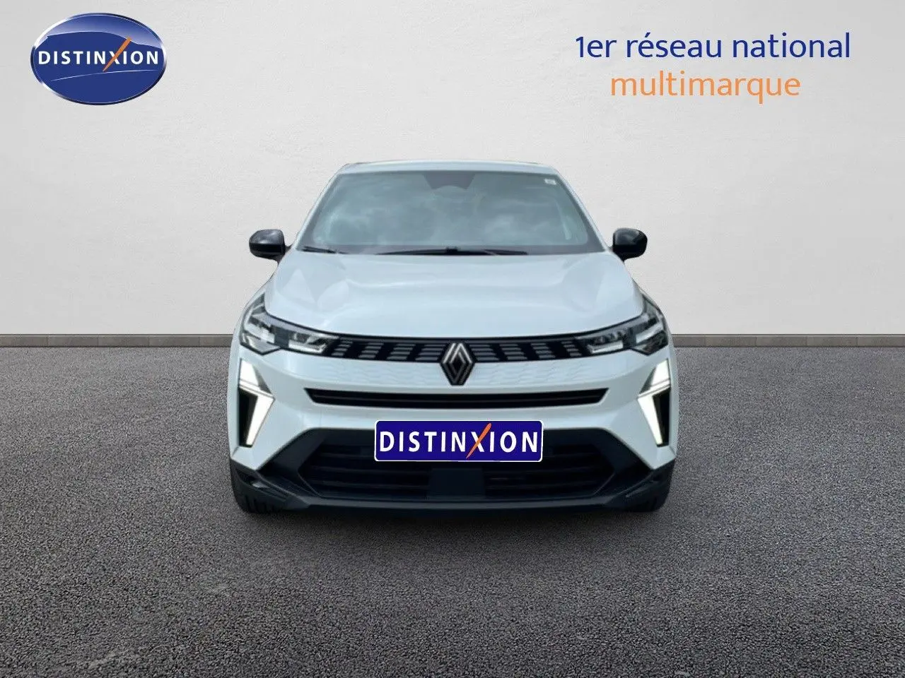 Vue avant d'une Renault Symbioz E-Tech Full Hybrid 145ch gris Rafale Métal avec calandre noire et feux LED fins.
