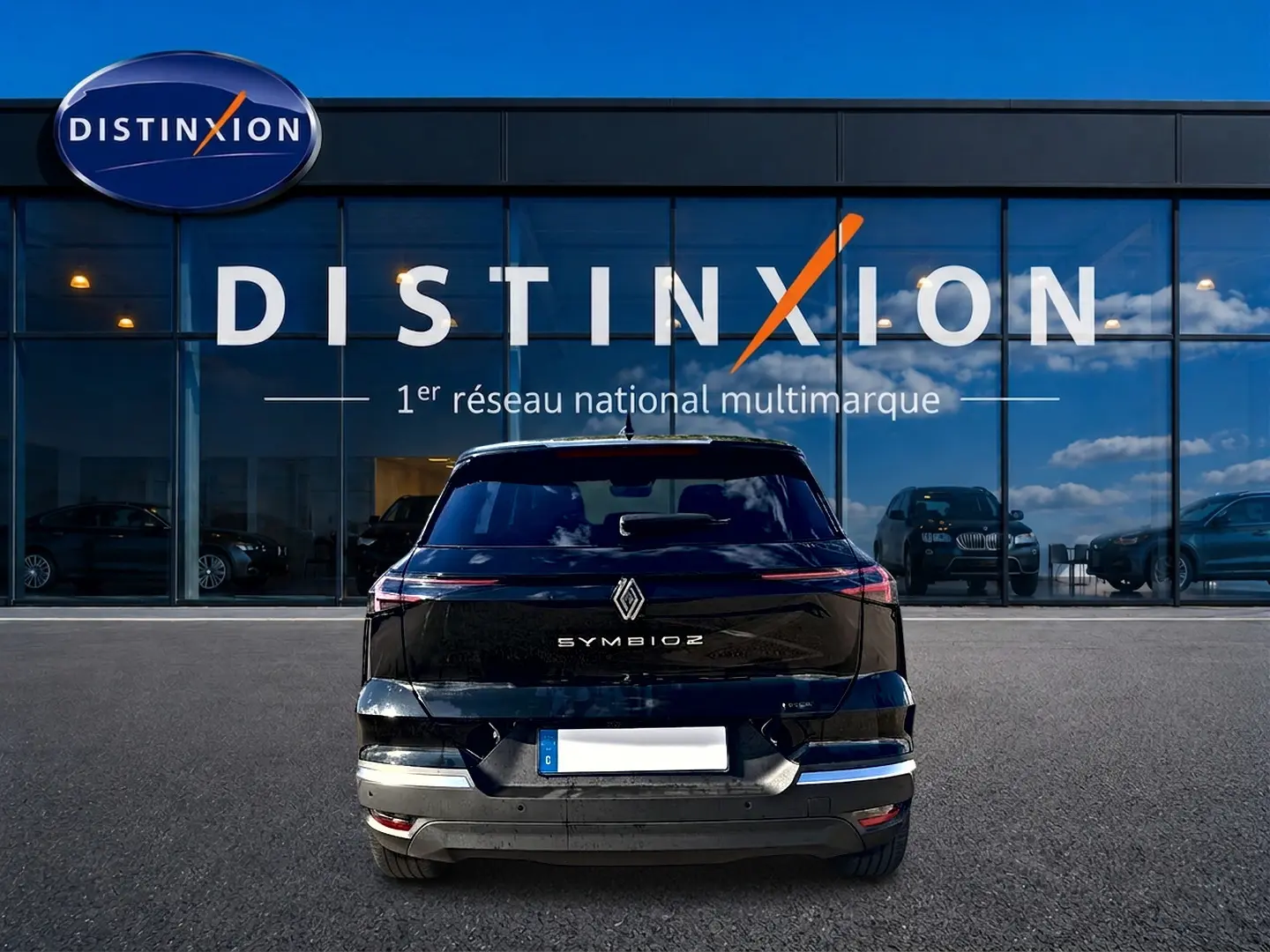 Vue arrière d'un Renault Symbioz noir étoile 2026, avec feux arrière LED et logo central lumineux.