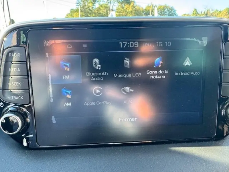 Écran tactile multimédia du Hyundai Tucson 2019 affichant les options audio dont Bluetooth et Android Auto.