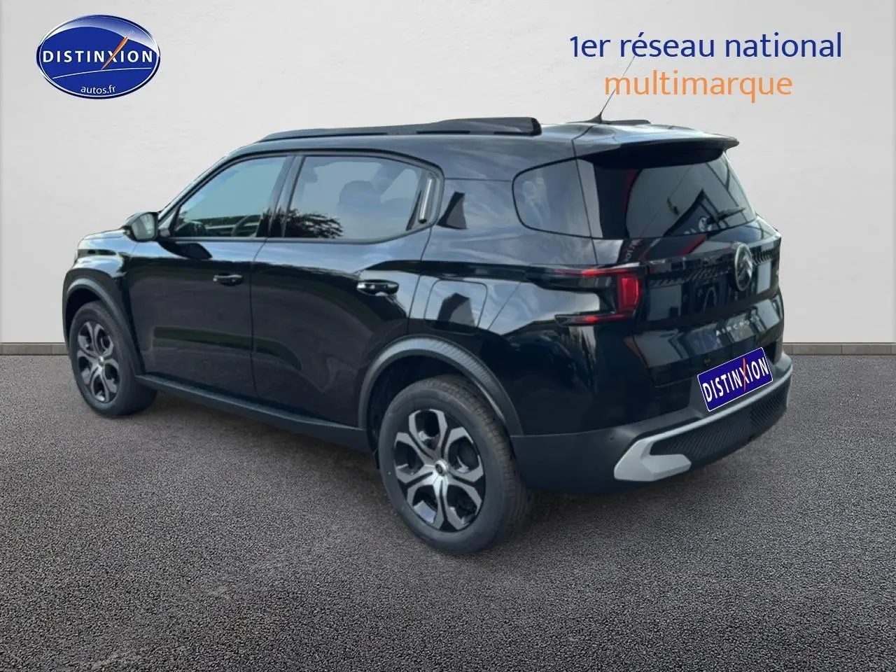 Vue 3/4 arrière gauche du Citroën C3 Aircross noir 2025 avec jantes 17 pouces et vitres teintées.