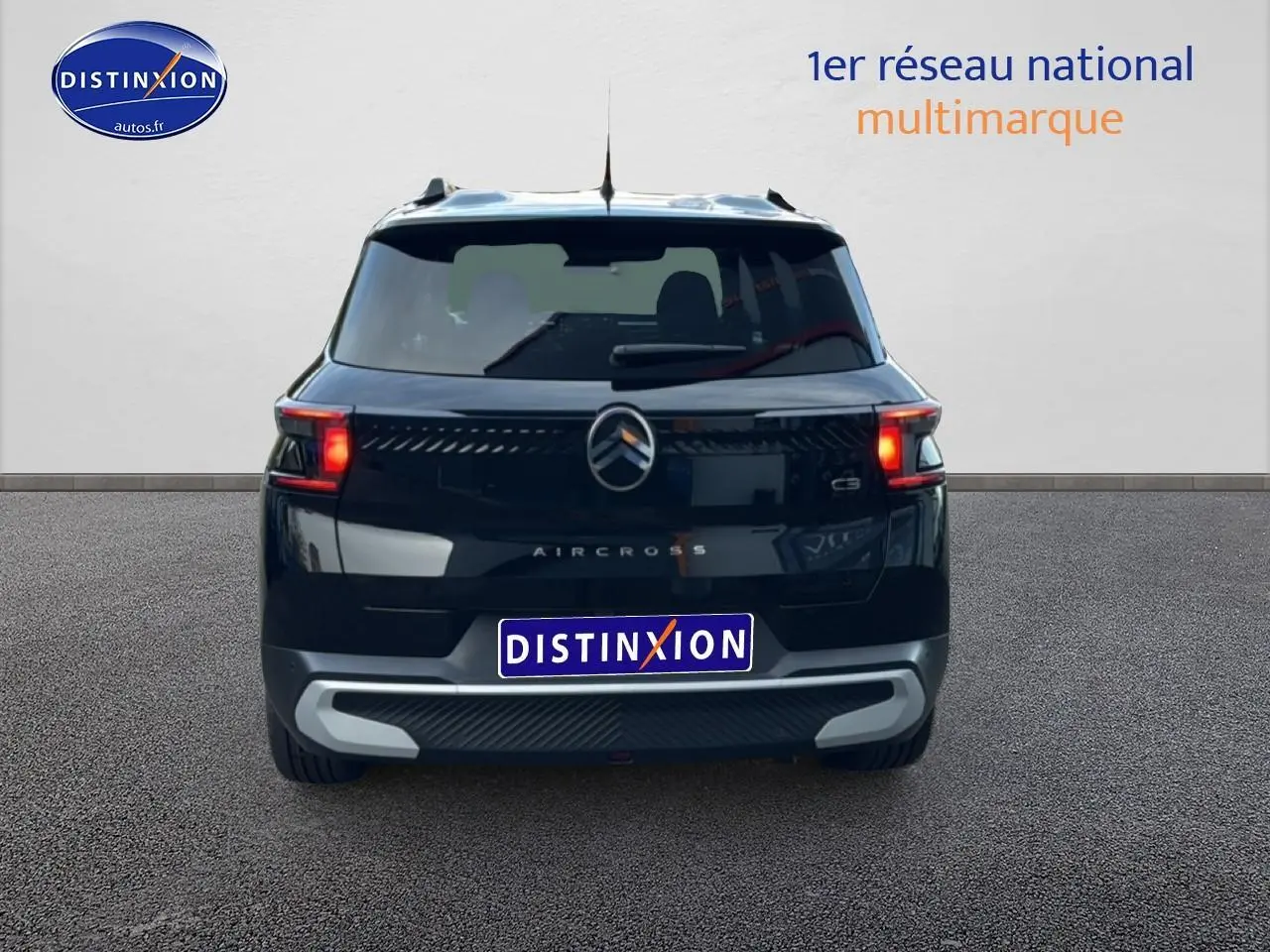 Vue arrière du Citroën C3 Aircross noir 2025 avec feux LED et logo central bien visibles.