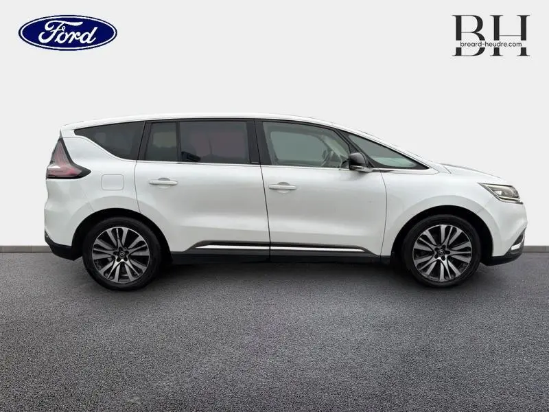 Profil droit d'un Renault Espace blanc Glacier 2015 avec jantes alliage et vitres arrière surteintées.