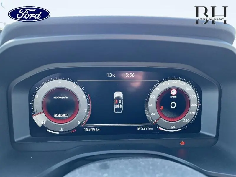 Tableau de bord numérique du Nissan Qashqai 1.3 Mild Hybrid 140ch Tekna 2022 affichant compte-tours et vitesse à zéro.