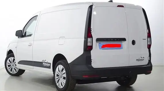 Volkswagen Caddy Maxi blanc en 3/4 arrière droit, avec logo Himalaya et garde au sol rehaussée visible.