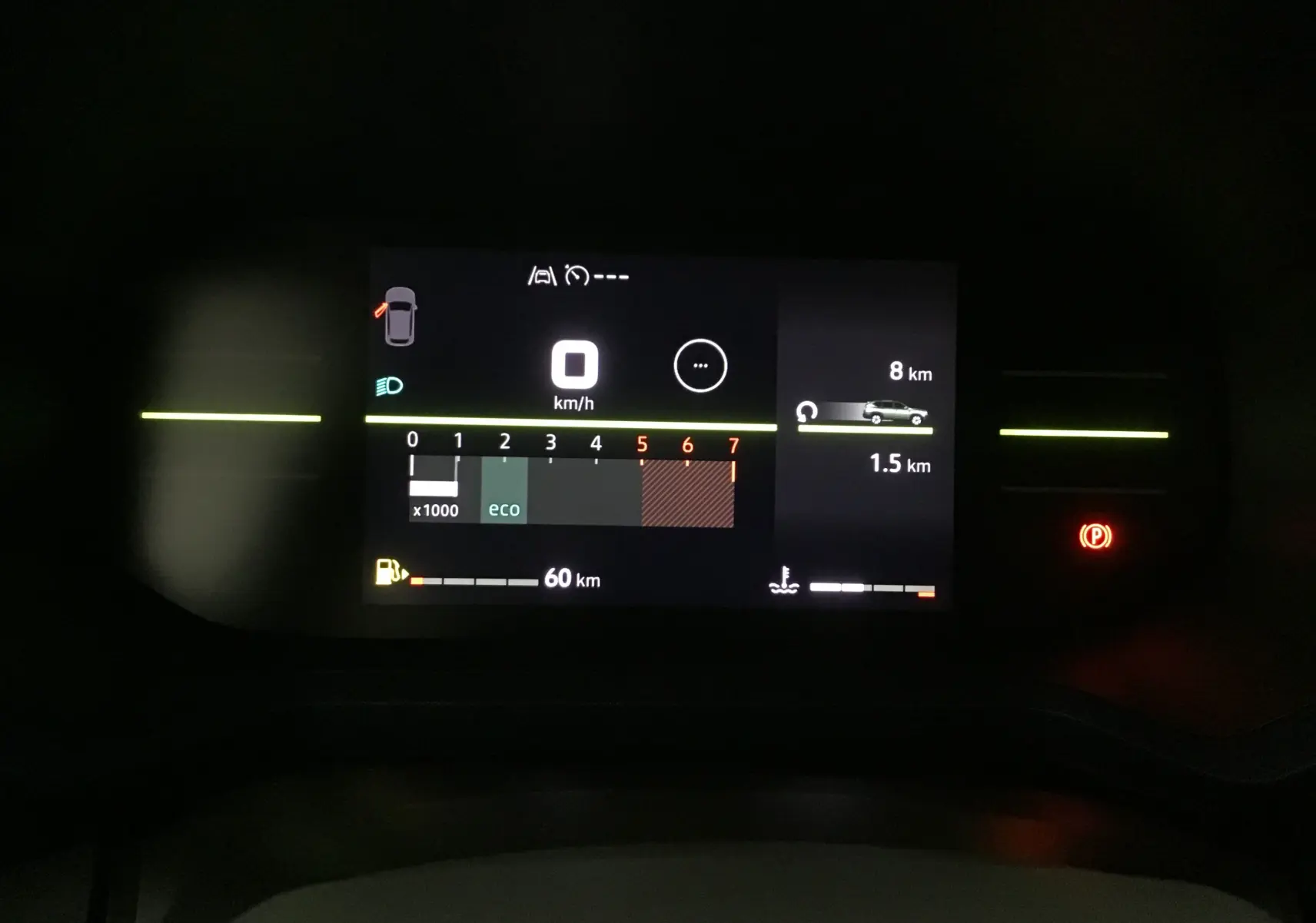 Affichage numérique du tableau de bord du Dacia Bigster 2025 montrant la vitesse à 0 km/h et l'autonomie restante de 60 km.