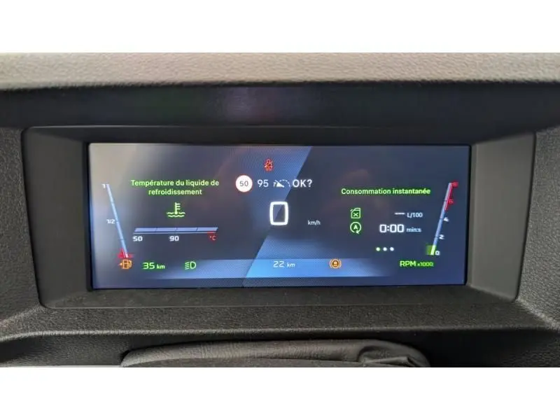 Vue intérieure arrière du Peugeot Expert Fourgon blanc 2025, montrant l'espace de chargement avec revêtement bois clair.