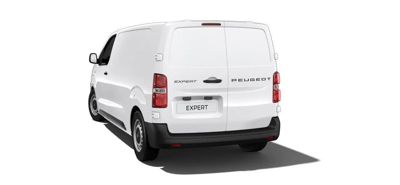 Vue avant d’un Peugeot Expert Fourgon blanc 2025 avec calandre noire et phares allumés sur fond neutre.
