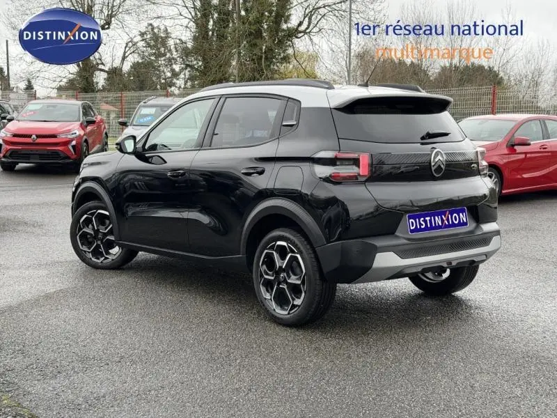 Citroën C3 1.2 Turbo 100ch MAX noire vue 3/4 arrière droit, avec jantes distinctives et toit noir brillant.