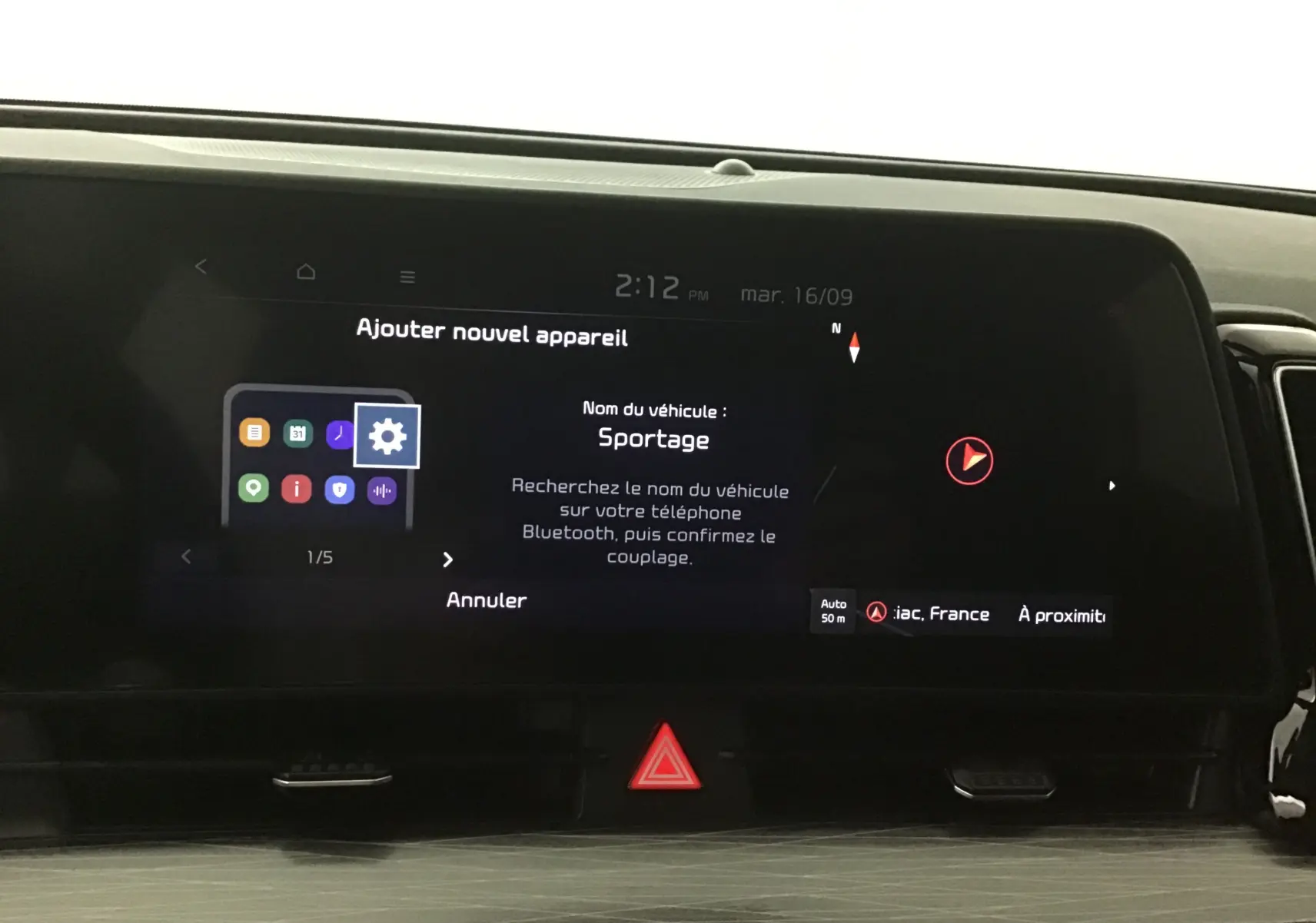 Écran tactile digital 12,3'' du Kia Sportage 2025 affichant le menu de couplage Bluetooth, intérieur noir.