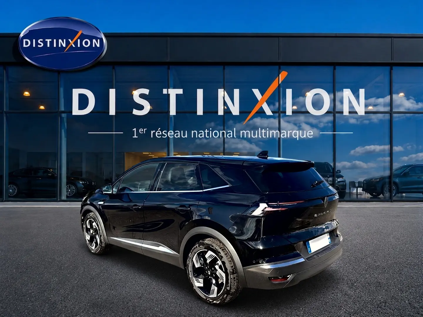 Vue 3/4 arrière droite du Renault Symbioz noir étoile avec jantes alu et feux arrière LED fins.