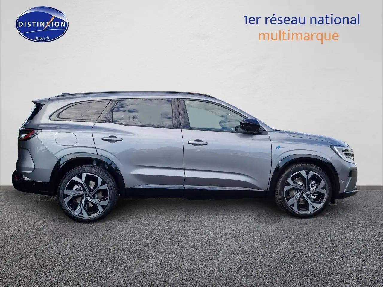 Profil droit du Renault Espace VI gris schiste avec jantes alliage 20 pouces et toit panoramique visible.