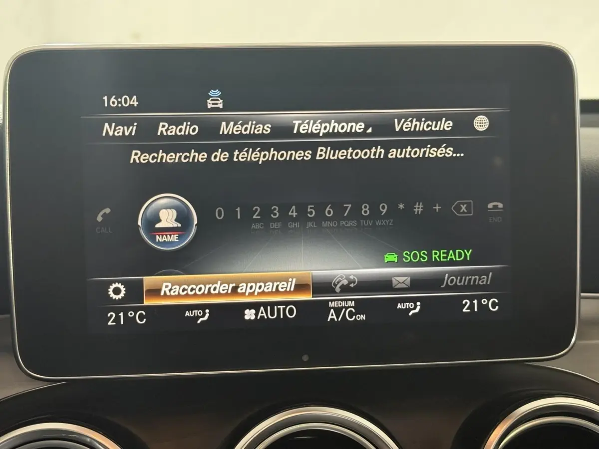 Écran central du système multimédia du Mercedes GLC 250 Fascination 2019 affichant la connexion Bluetooth.