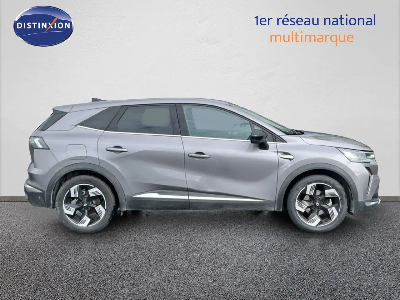 Profil droit du Renault Symbioz 2025 gris cassiopée métallisé avec jantes bi-ton et lignes sculptées.