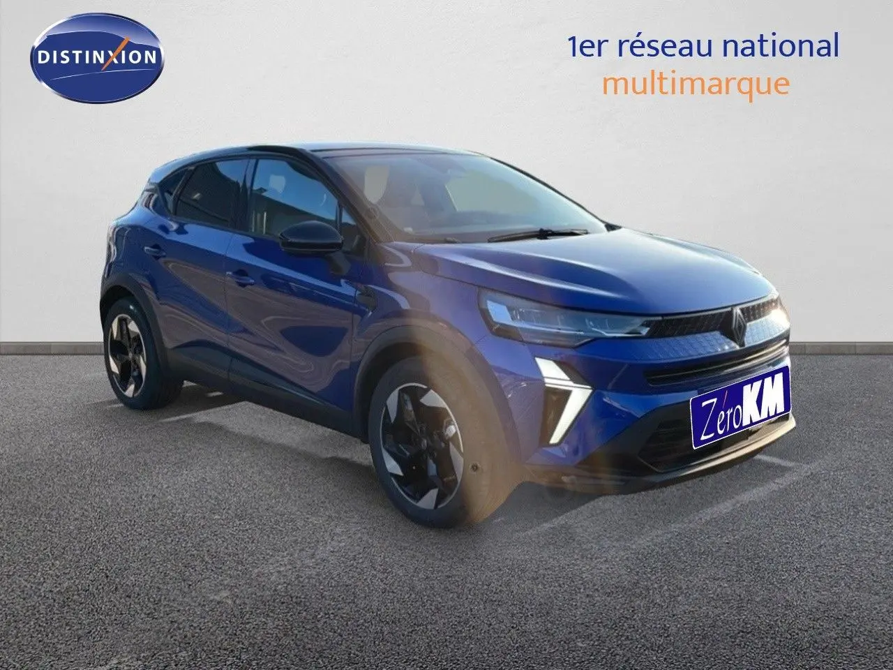 Renault Captur E-Tech hybride bleu Iron métal toit noir, vue 3/4 avant droit avec jantes biton et feux LED.