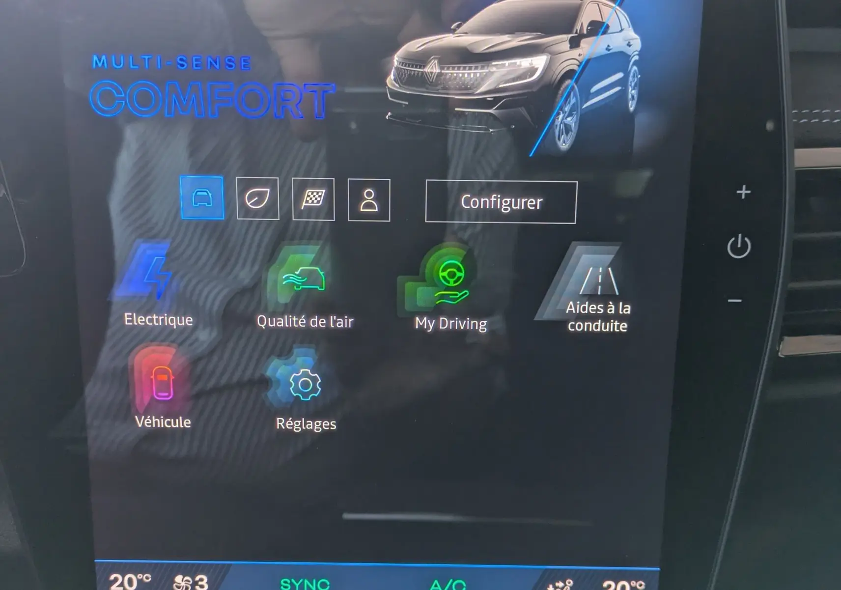 Écran tactile intérieur du Renault Espace VI E-Tech noir, affichant le mode de conduite Multi-Sense Comfort.