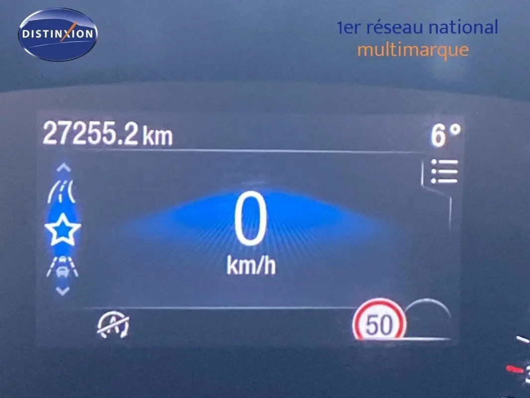 Affichage numérique du tableau de bord de la Ford Focus 1.5 EcoBlue 115 Powershift ST-Line X, vitesse à 0 km/h.