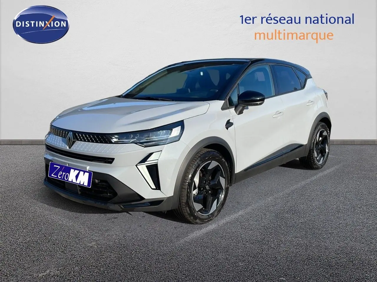 Renault Captur E-Tech hybride 2025 gris rafale métal avec toit noir, vue 3/4 avant droit sur parking.