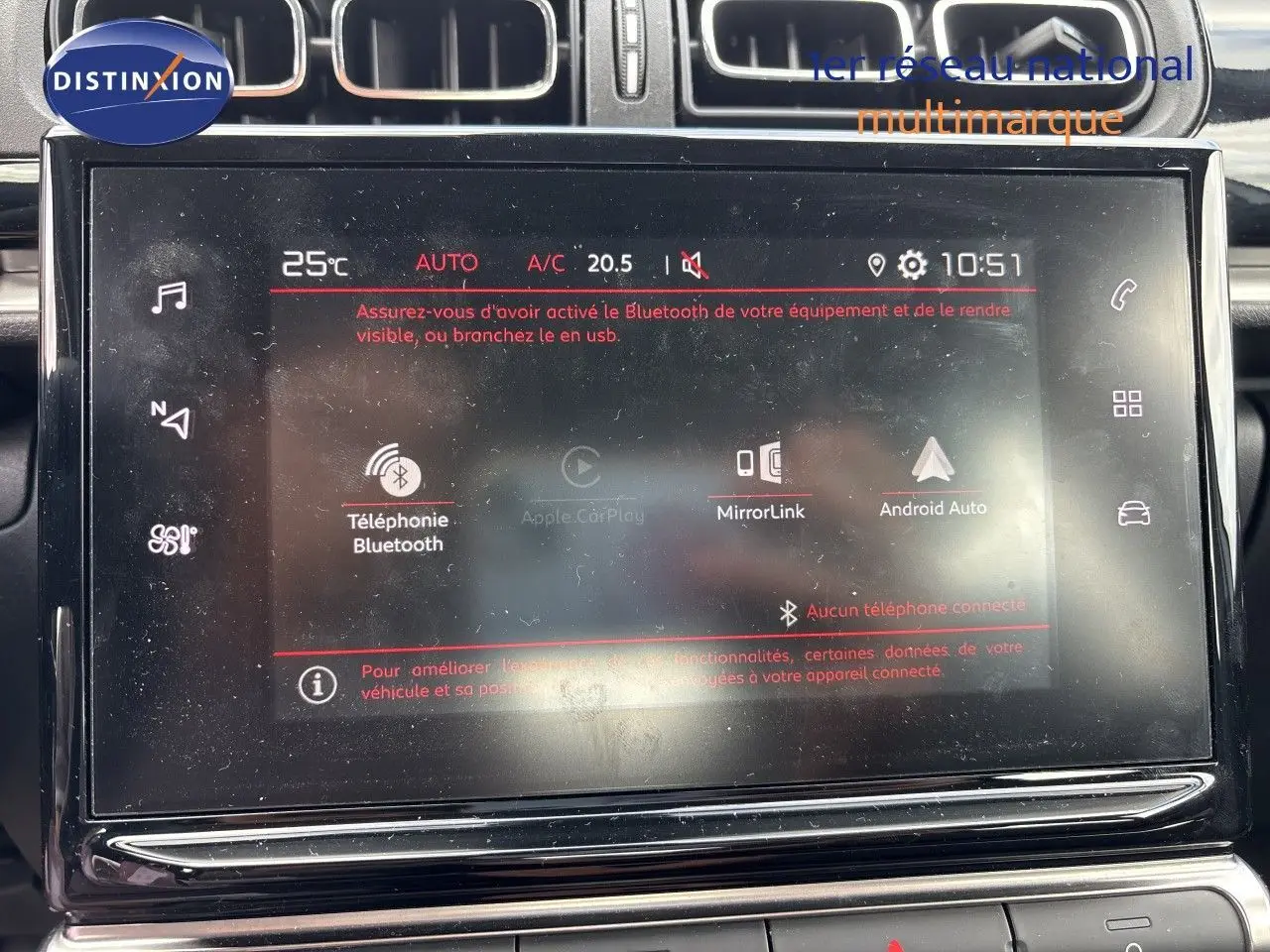 Écran tactile central de la Citroën C3 blanche banquise 2022, affichant les options Bluetooth et Android Auto.