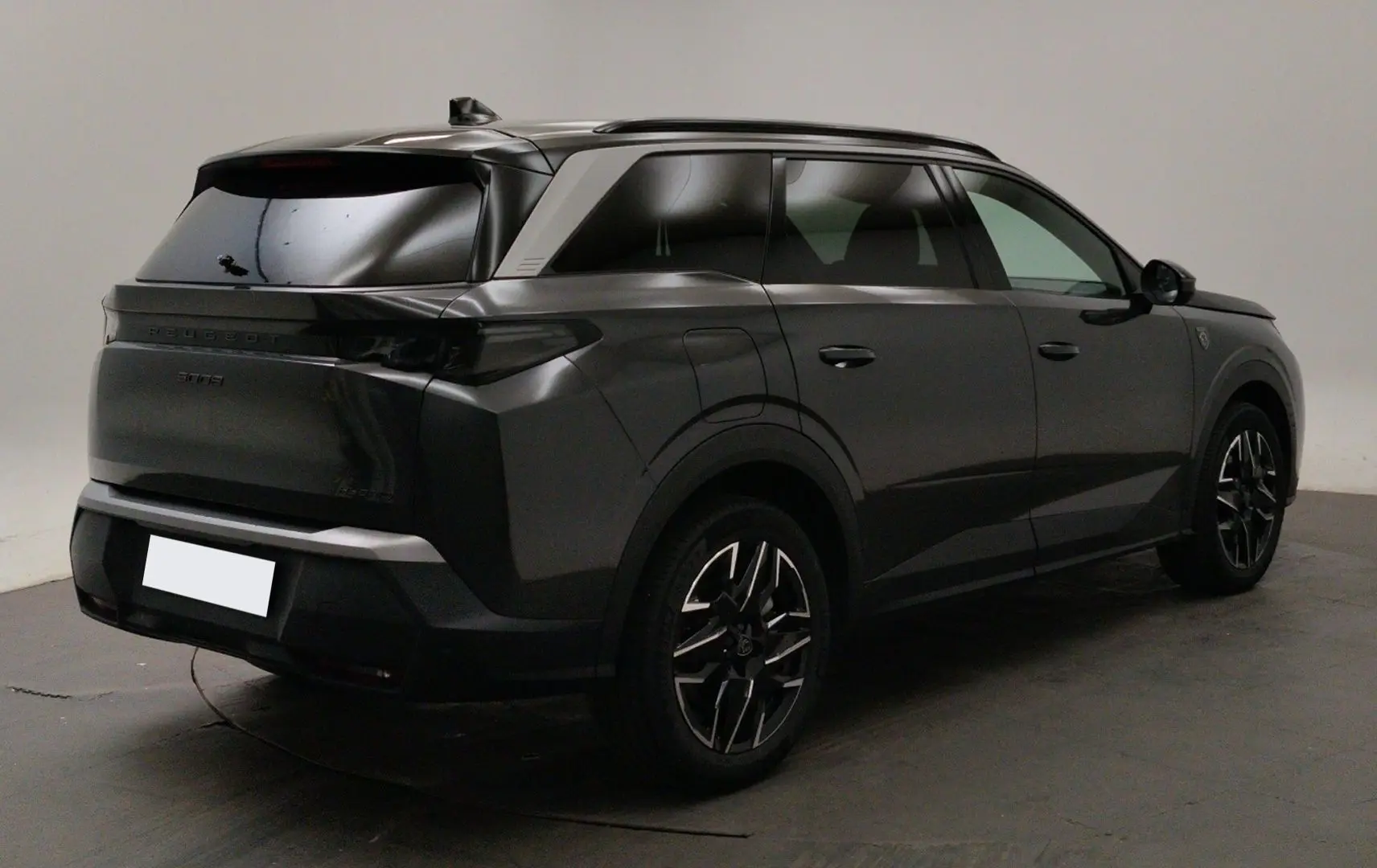 Vue rapprochée des sièges arrière en tissu et cuir noir avec surpiqûres blanches du Peugeot 5008 III Hybrid 2025.