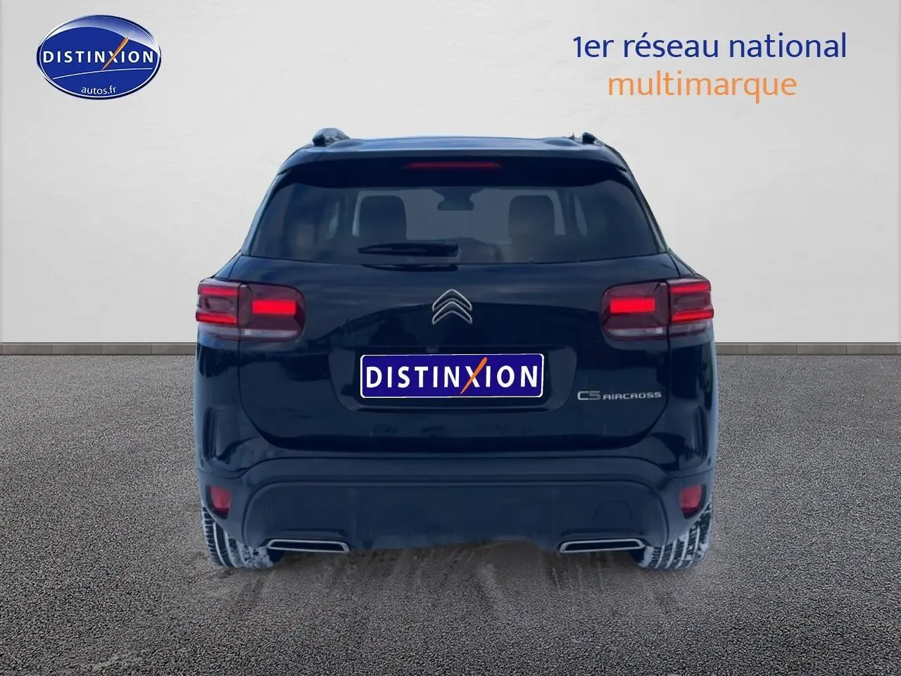 Vue arrière d'un Citroën C5 Aircross noir 2025 avec feux LED et double sortie d'échappement intégrée.