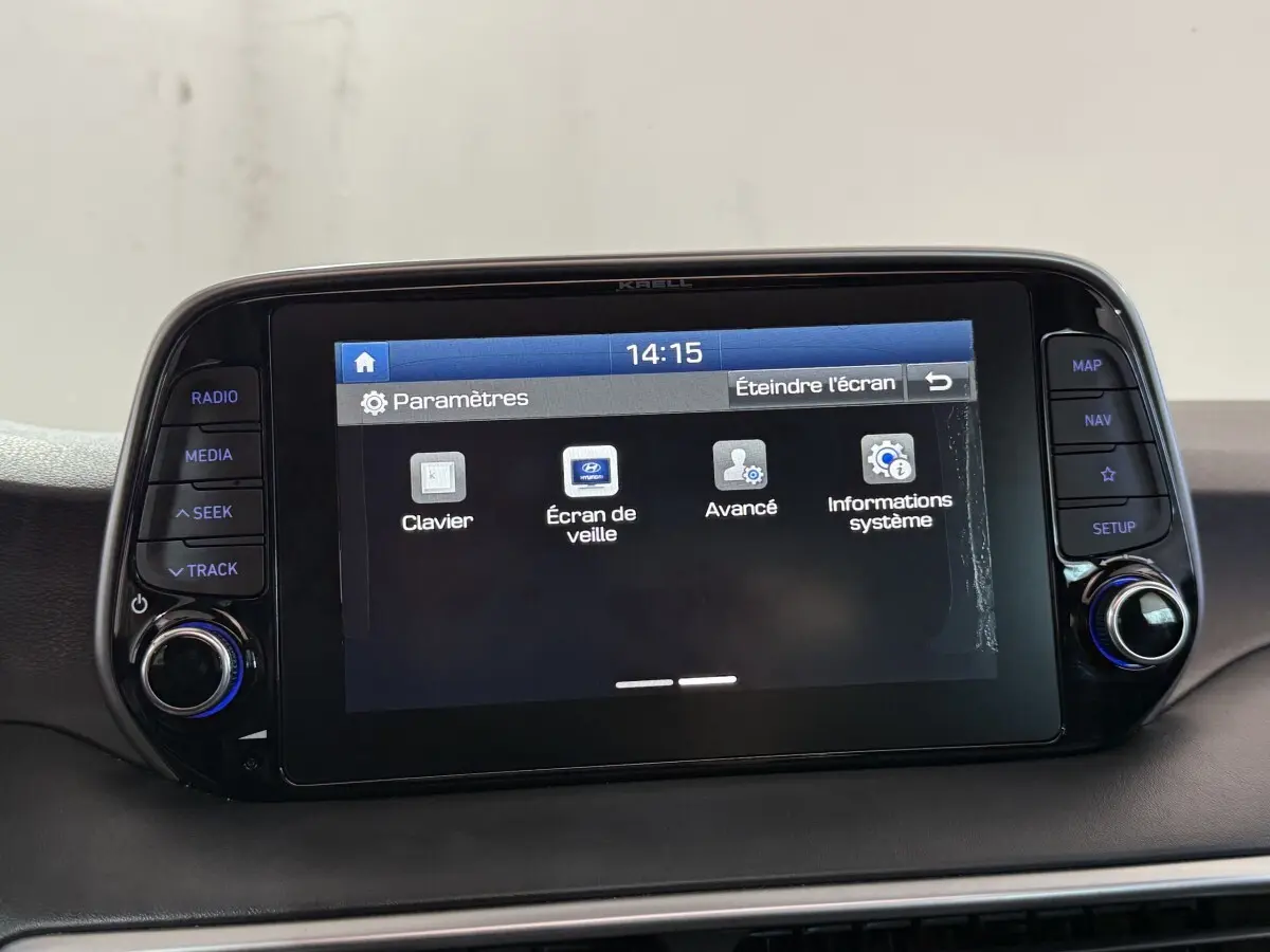 Écran tactile central du tableau de bord du Hyundai Tucson 2019 affichant le menu des paramètres.
