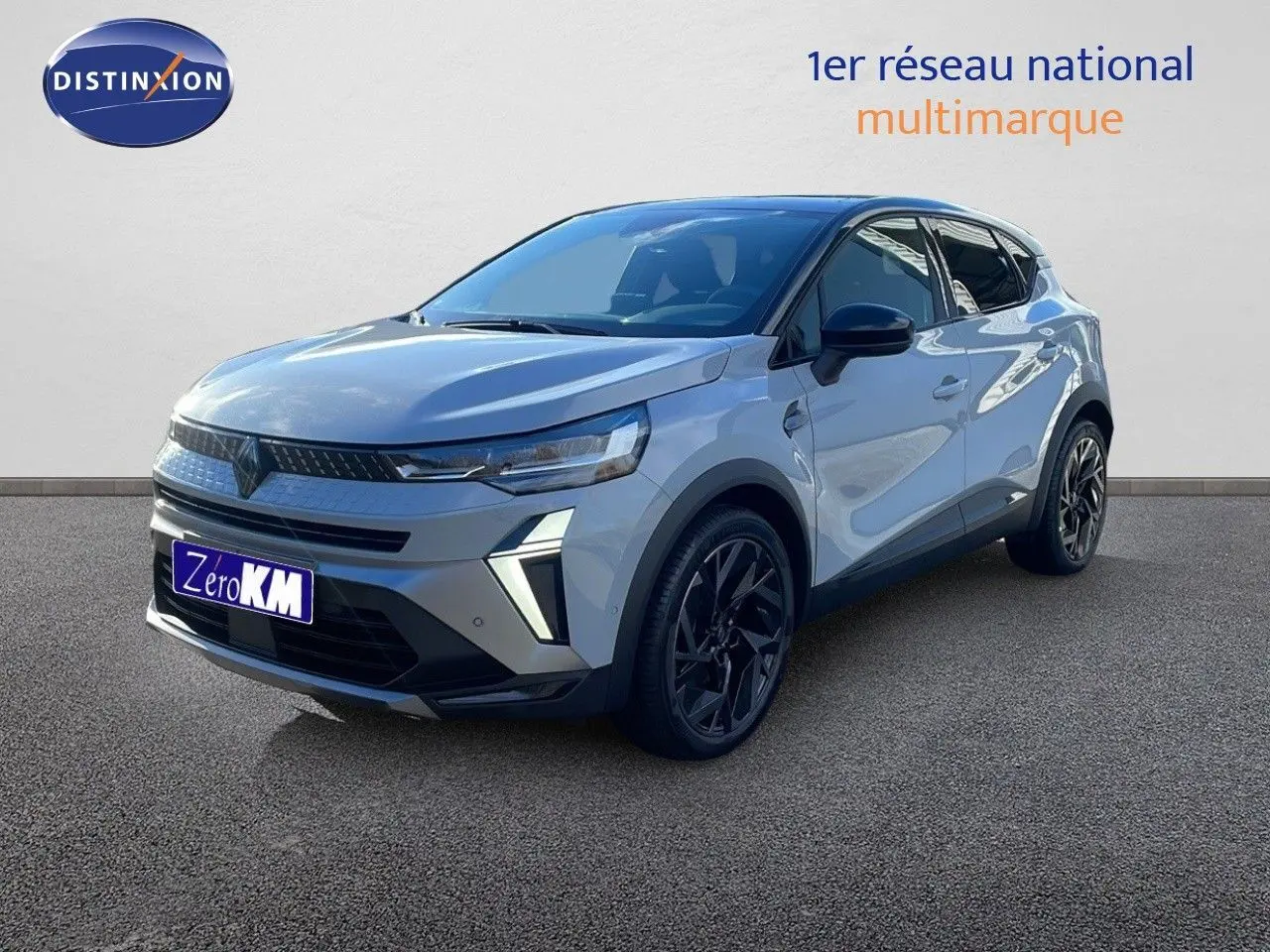 Renault Captur E-Tech hybride gris Rafale métal avec toit noir, vue 3/4 avant droit, jantes noires distinctives.