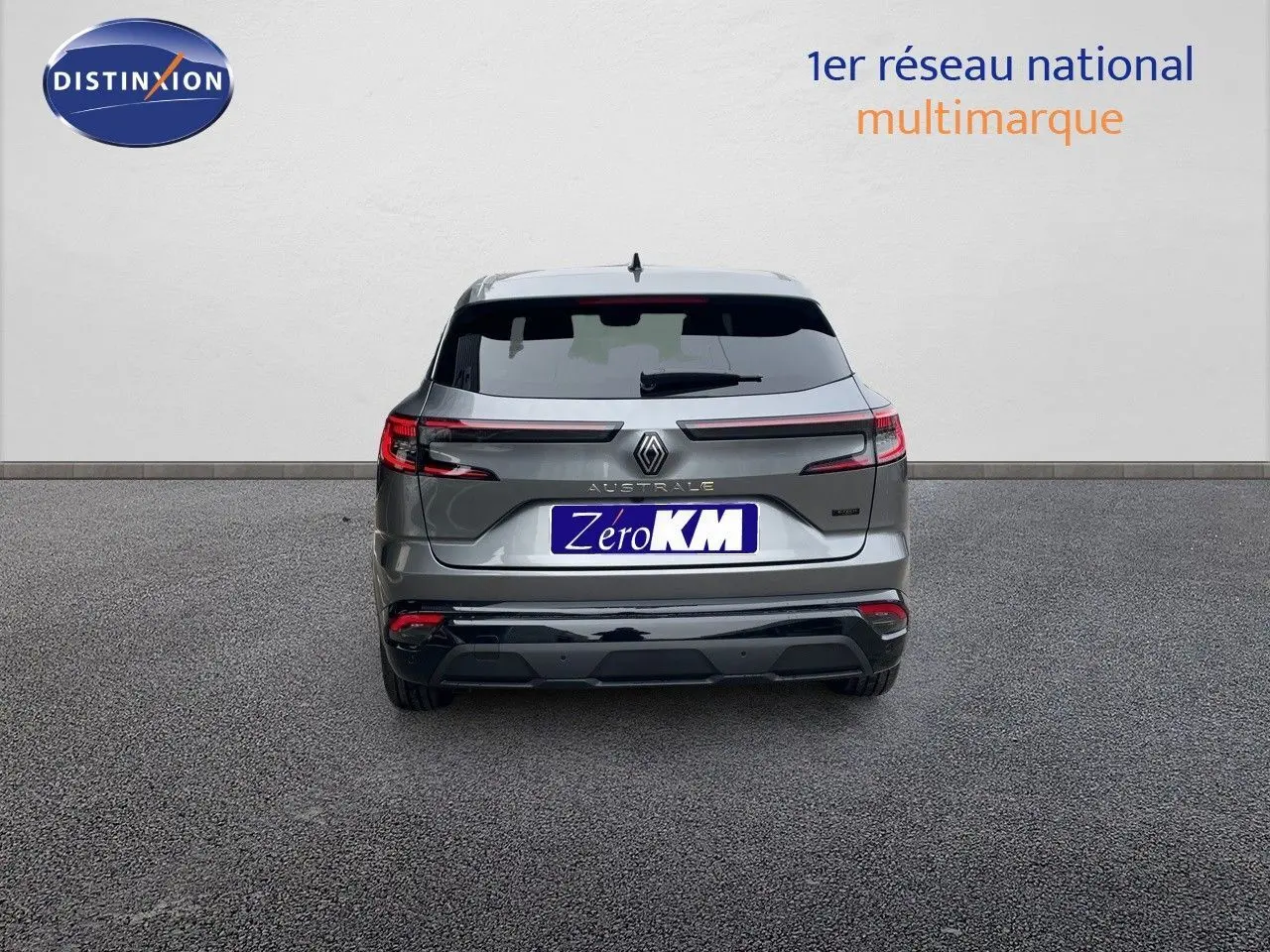 Vue arrière d'un Renault Austral gris schiste métal 2025 avec feux LED et logo central bien visibles.