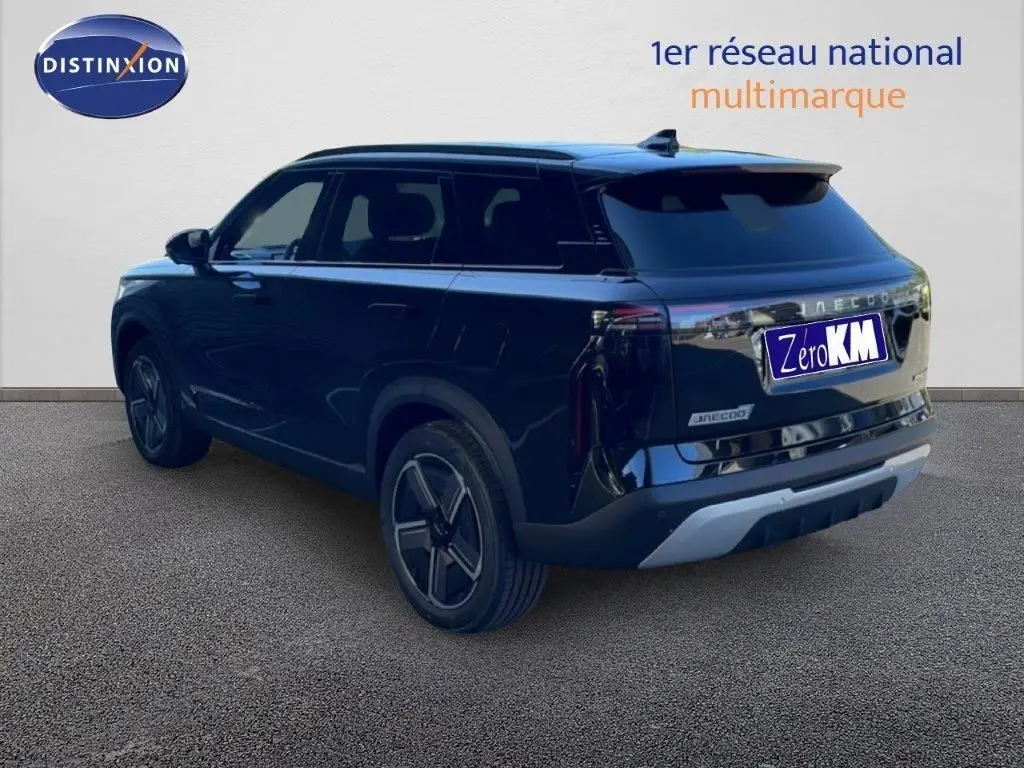 Vue 3/4 arrière droite du SUV JAECOO J7 noir carbone métallisé avec toit noir et jantes modernes.