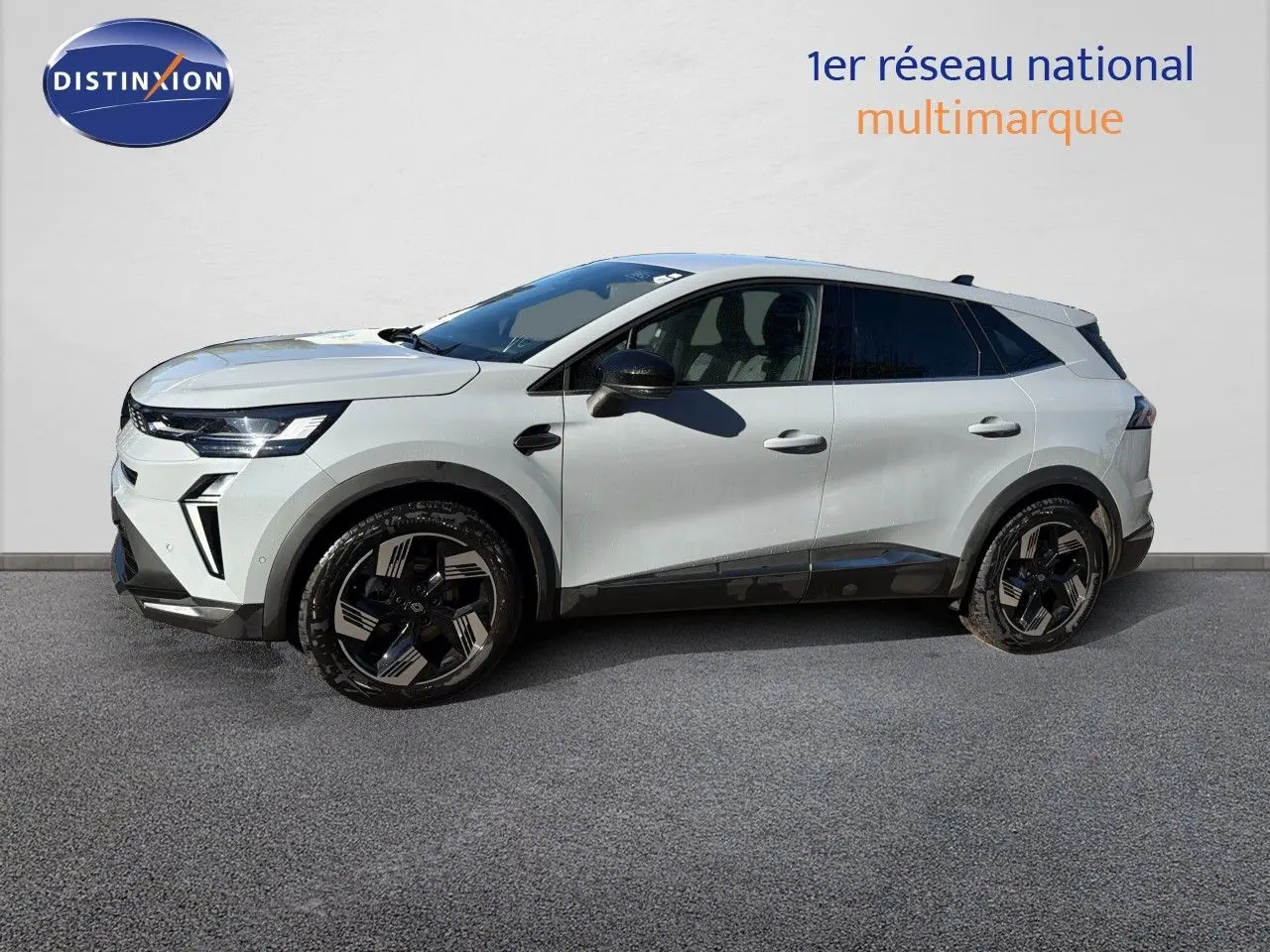 Renault Symbioz E-Tech gris Rafale, vue profil côté gauche, jantes noires et toit noir contrastant.