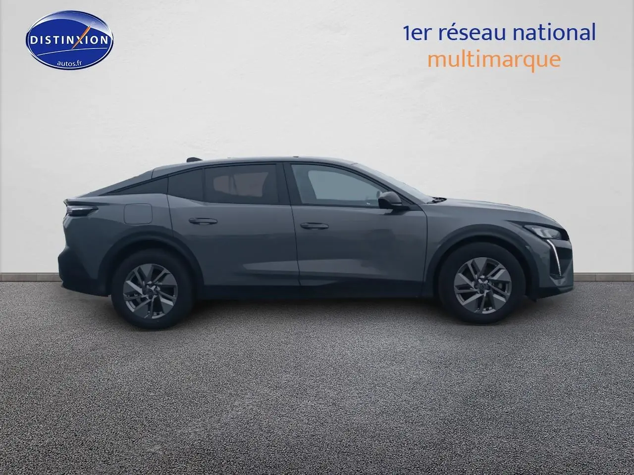 Peugeot 408 Hybrid 145 allure e-dcs6 gris sellenium vue de profil côté gauche sur fond neutre