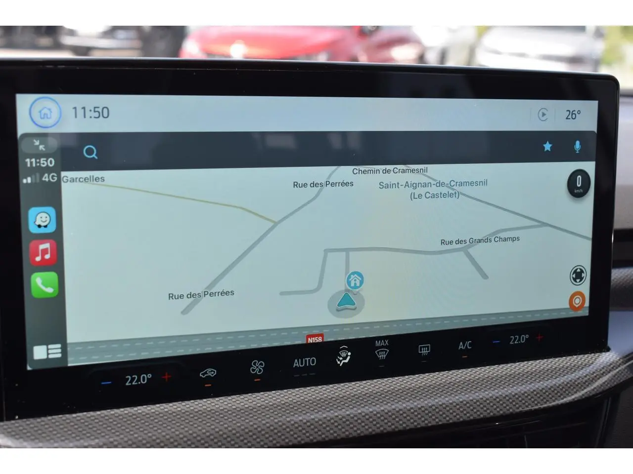Écran tactile 13 pouces du système Ford SYNC 4 avec navigation affichée dans une Ford Focus SW Moondust Silver.