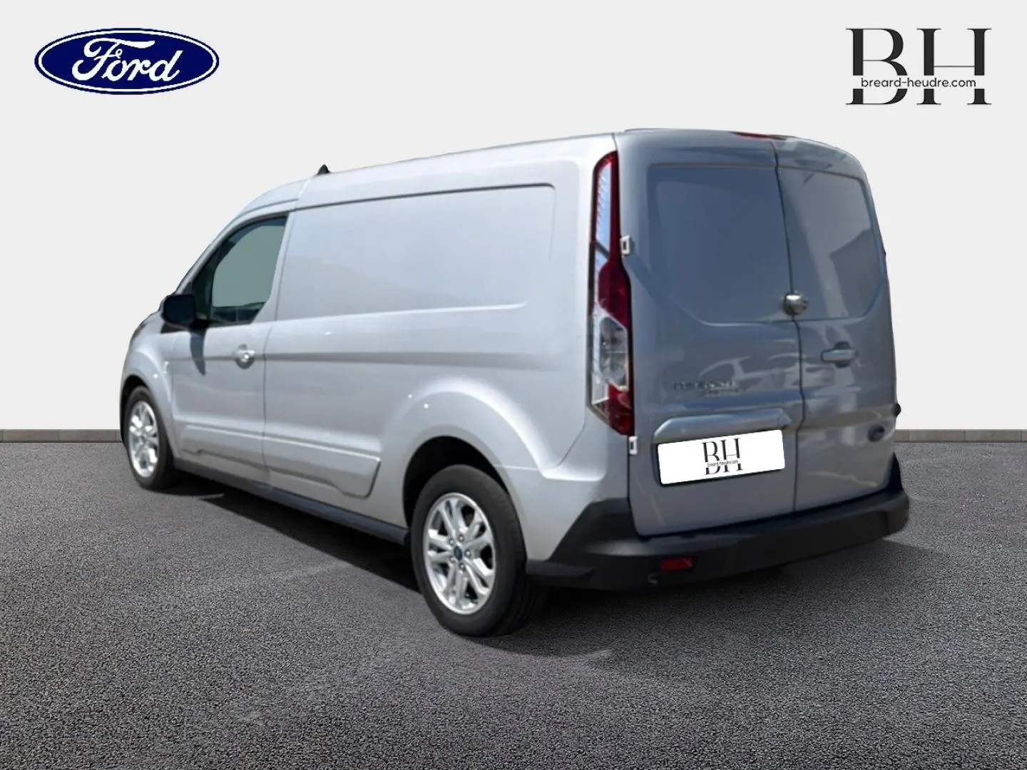 Vue 3/4 arrière droite d’un Ford Transit Connect gris lunaire métallisé avec portes arrière battantes et jantes alu 16 pouces.