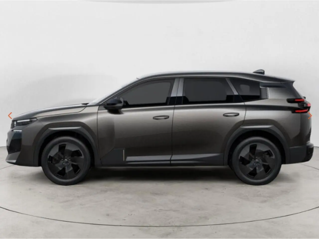 Vue de profil côté gauche du Citroën C5 Aircross gris 2026 avec jantes noires et vitres teintées.