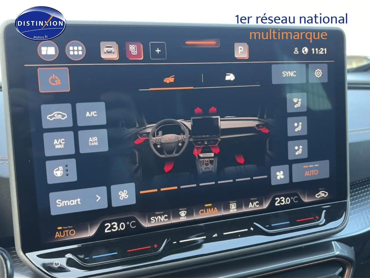 Écran tactile intérieur affichant la gestion de la climatisation du CUPRA Formentor noir, vue frontale du tableau de bord.