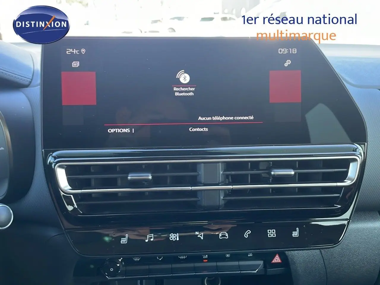 Écran tactile central et aérateurs du tableau de bord du Citroën C5 Aircross 2025, finition gris platinium et toit noir.