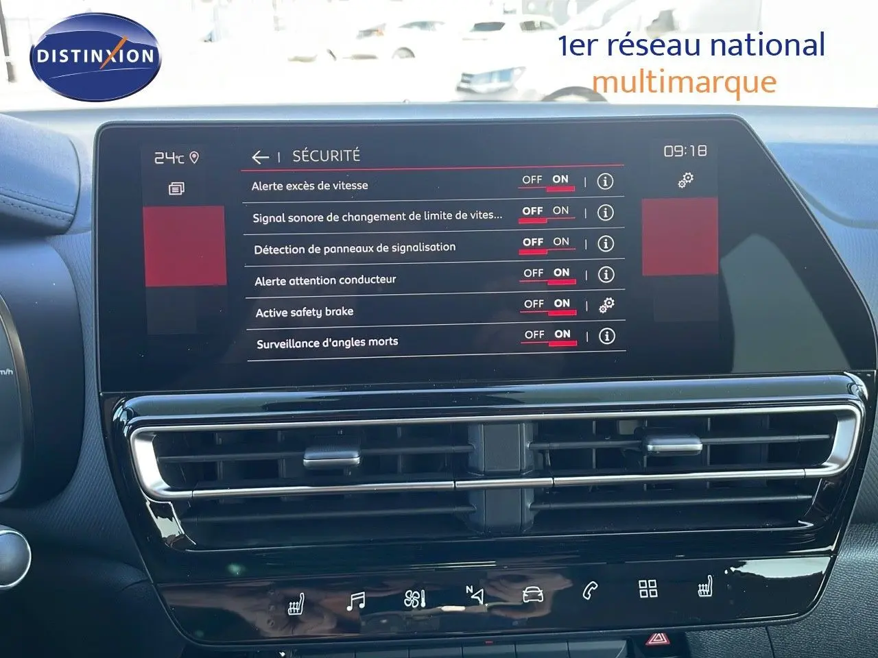 Écran tactile du tableau de bord du Citroën C5 Aircross 2025, affichant les options de sécurité activées.