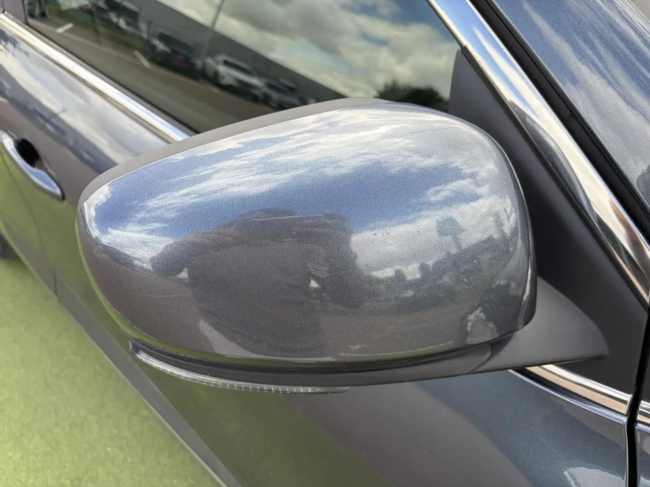 Rétroviseur côté gauche bleu métal du Renault Kadjar 1.3 TCE 130 Energy Intens 2016 avec clignotant intégré.